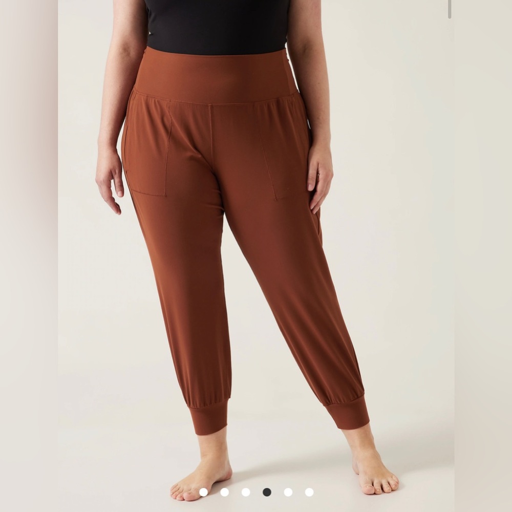 Athleta Salutation Jogger size Large